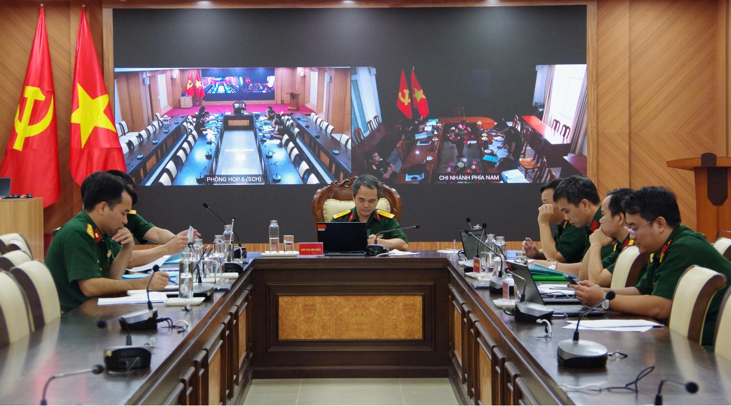 Nghiệm thu nhiệm vụ nghiên cứu hoàn thiện quy trình công nghệ chế tạo và thử nghiệm thực tế bộ sản phẩm dung dịch xử lý cáu cặn, gỉ sét cho hệ thống làm mát xe-máy quân sự