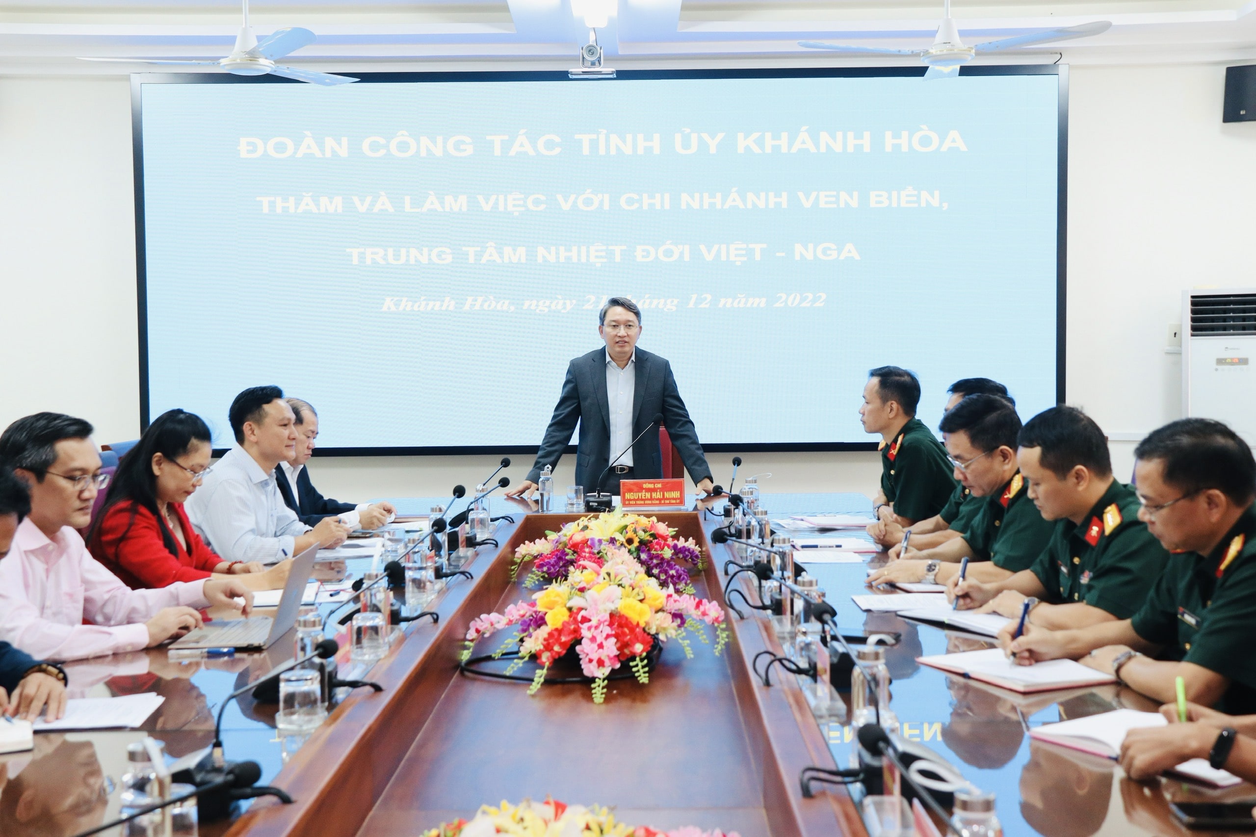 Đoàn công tác Tỉnh ủy Khánh Hòa thăm và làm việc với Chi nhánh Ven biển