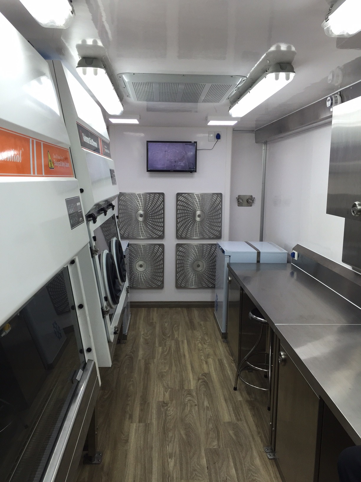 Phòng thí nghiệm di động an toàn sinh học