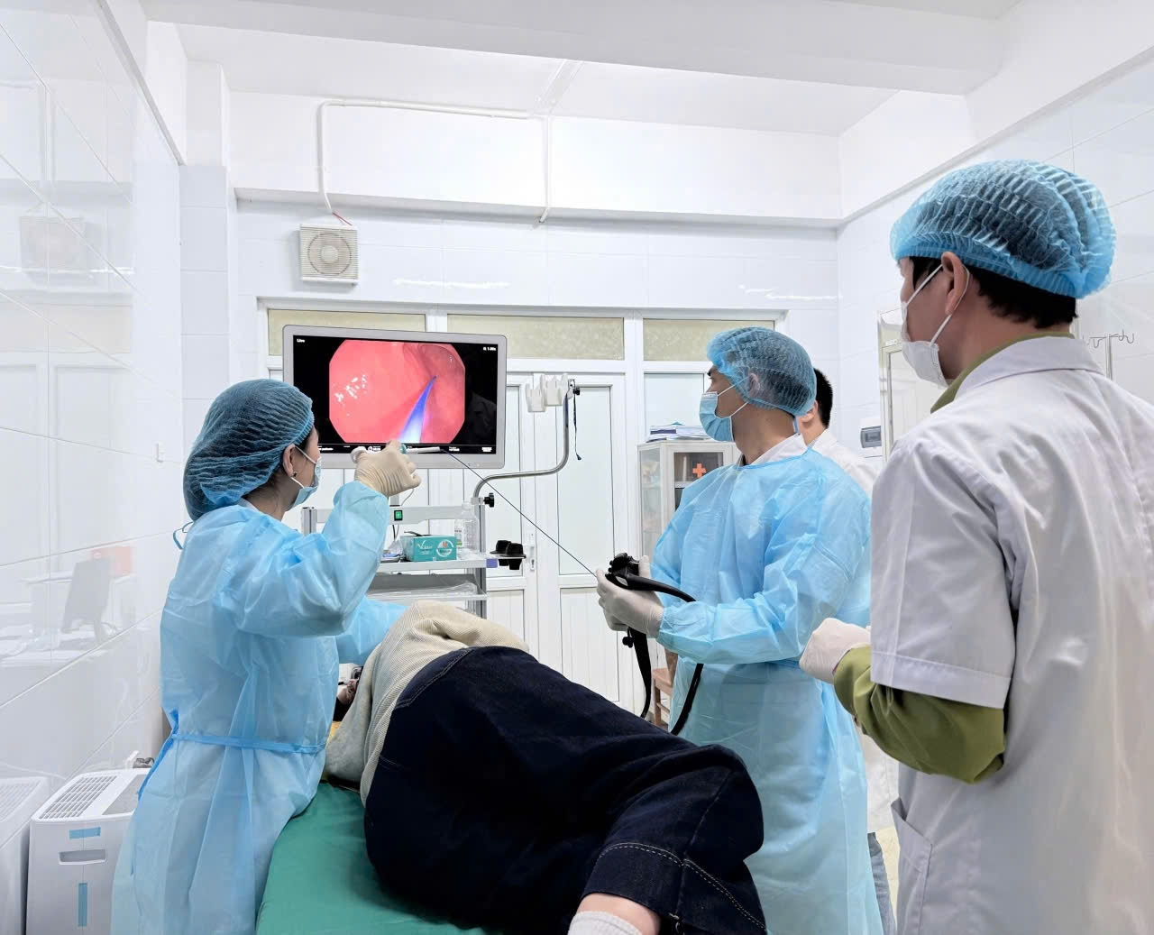 Phát hiện sớm bệnh lý thực quản, dạ dày, tá tràng bằng kỹ thuật nội soi hiện đại tại Trung tâm Nhiệt đới Việt - Nga