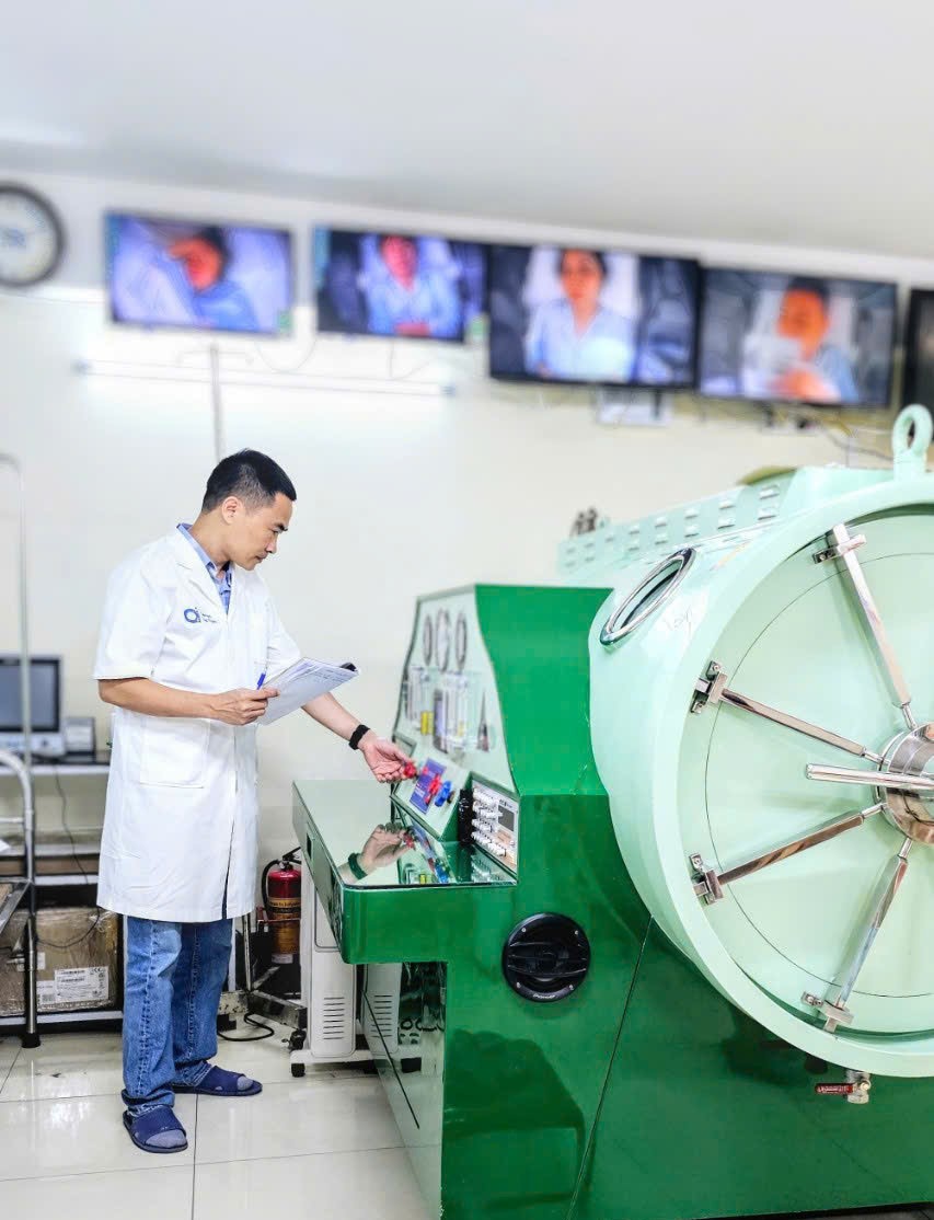 Ghi nhận một trường hợp phục hồi hoàn toàn hoại tử da chóp mũi sau phẫu thuật nâng mũi bằng oxy cao áp