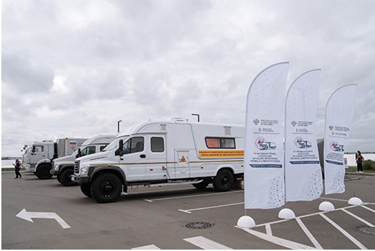 A white truck parked in a parking lotAI-generated content may be incorrect.