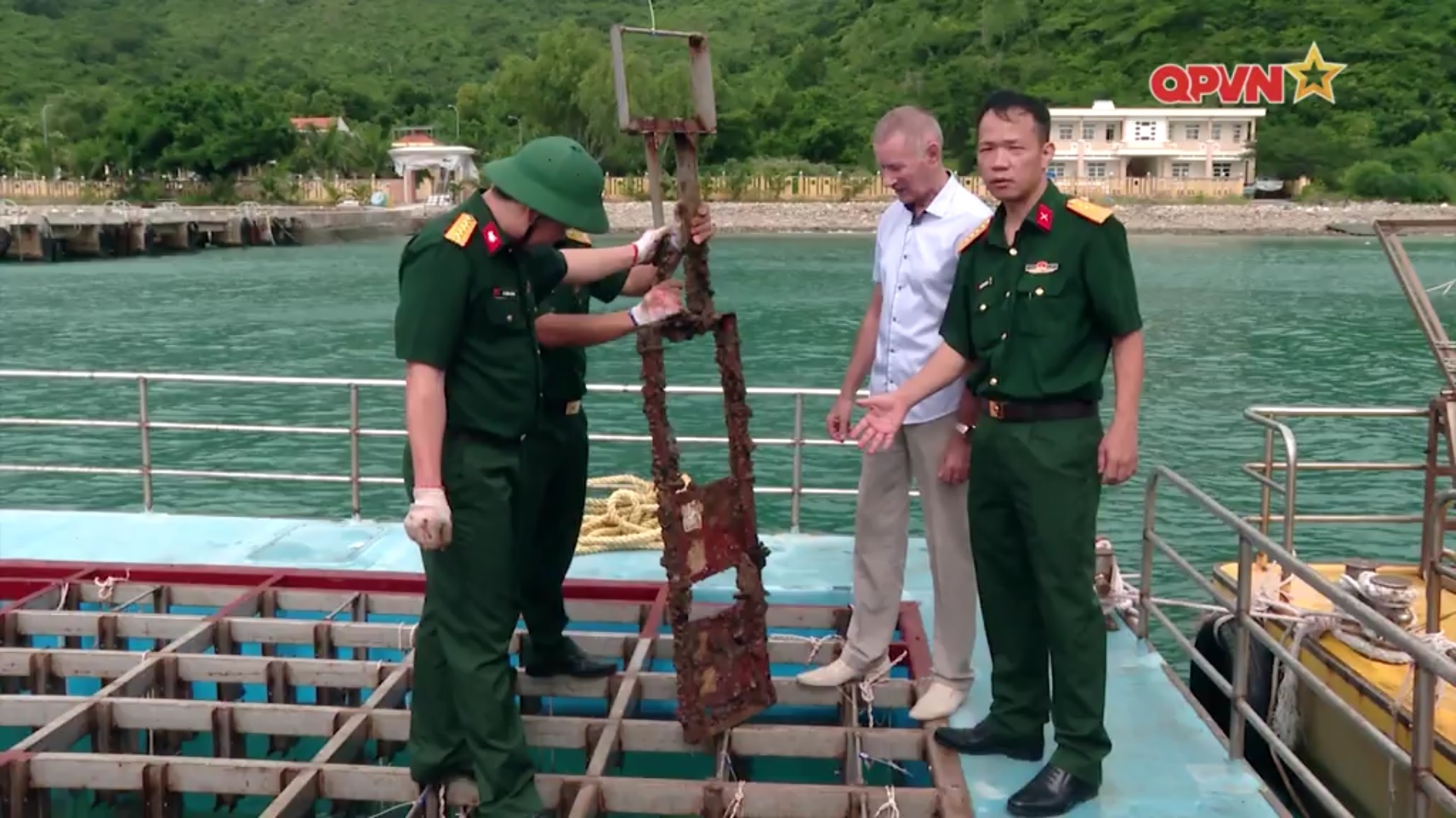 Lớp phủ thế hệ mới bảo vệ vũ khí trang bị