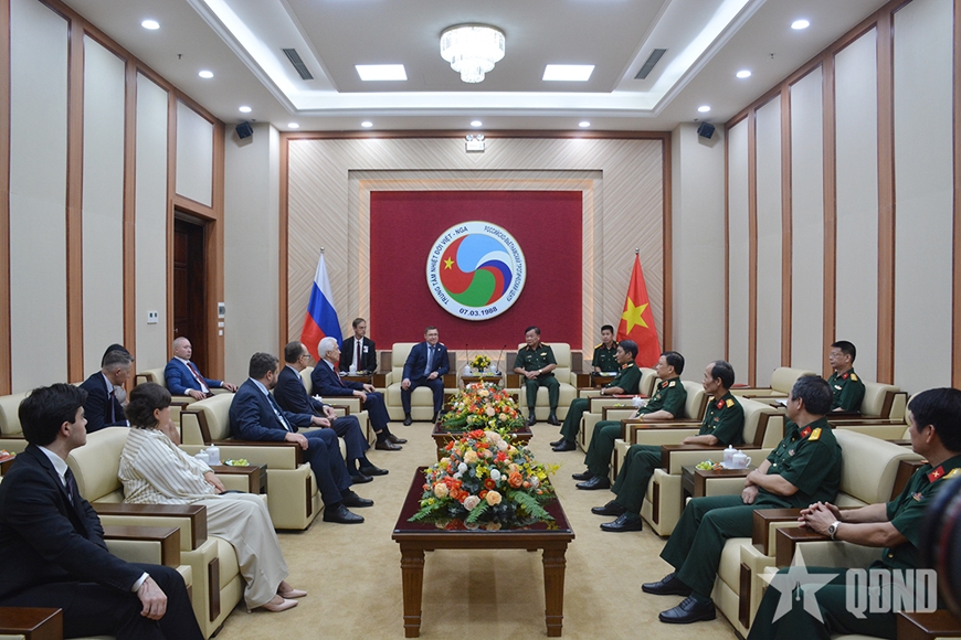 Phó chủ tịch thứ nhất Hội đồng Liên bang Nga thăm và làm việc tại Trung tâm Nhiệt đới Việt - Nga