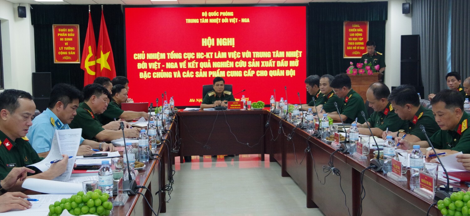 Đoàn công tác Tổng cục Hậu cần - Kỹ thuật làm việc với Trung tâm Nhiệt đới Việt - Nga 