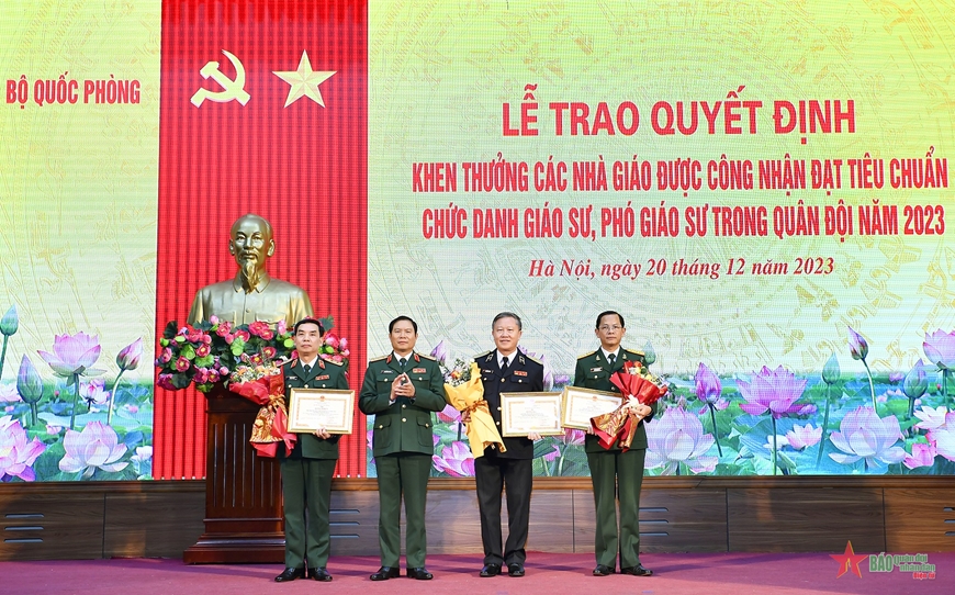 Bộ Quốc phòng khen thưởng 50 nhà giáo được công nhận đạt tiêu chuẩn chức danh giáo sư, phó giáo sư trong Quân đội năm 2023