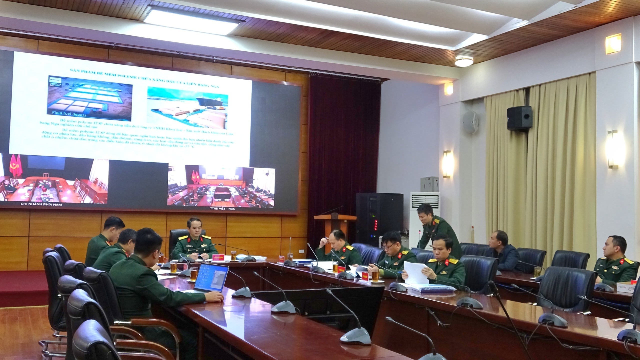 Nghiệm thu nhiệm vụ KH&CN cấp Trung tâm về nghiên cứu chế tạo bề mềm polyme dùng để vận chuyển, bảo quản xăng dầu