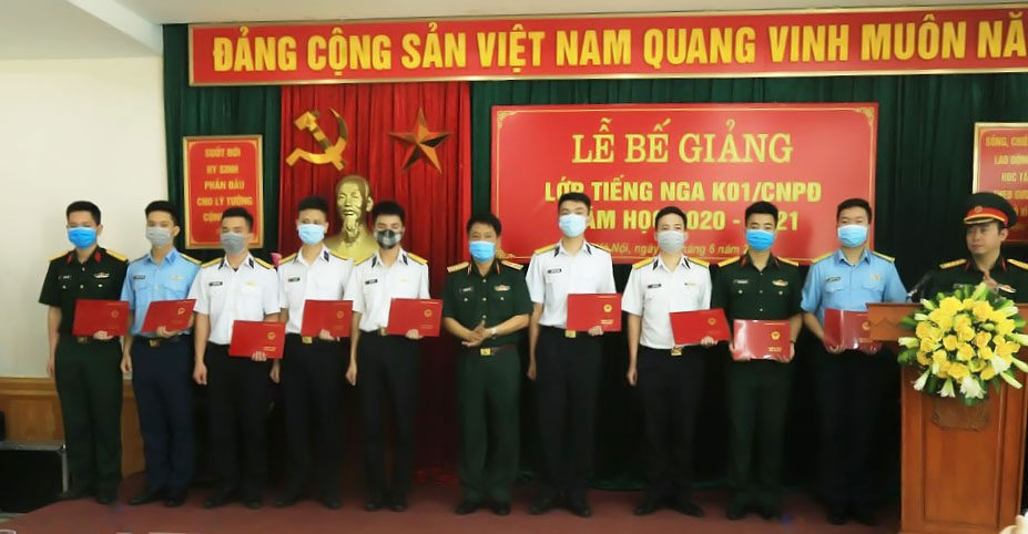 Bế giảng Lớp bồi dưỡng tiếng Nga K01/Cử nhân phân đội