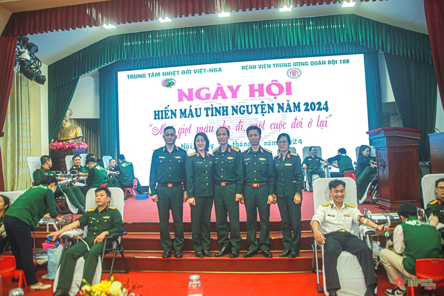 Trung tâm Nhiệt đới Việt - Nga sôi nổi Ngày hội hiến máu tình nguyện