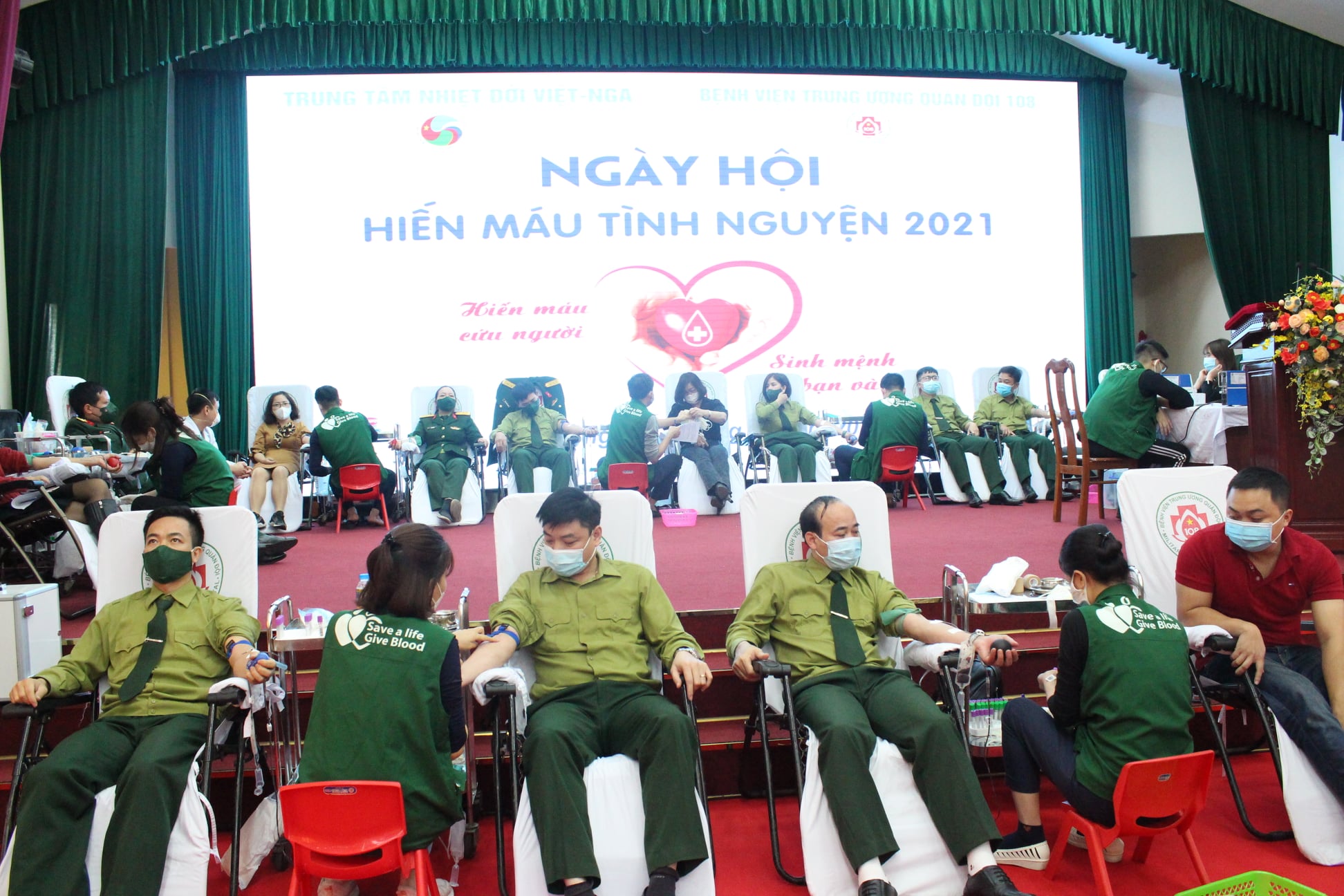 Sôi nổi ngày hội hiến máu tình nguyện tại Trung tâm Nhiệt đới Việt - Nga