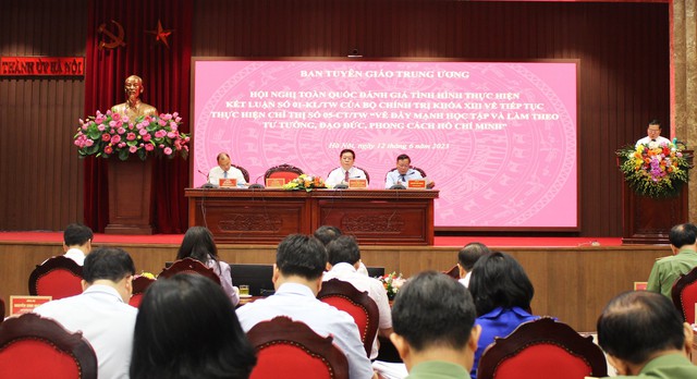 Mỗi cán bộ, đảng viên phải nêu cao tinh thần nêu gương trong học tập và làm theo Bác