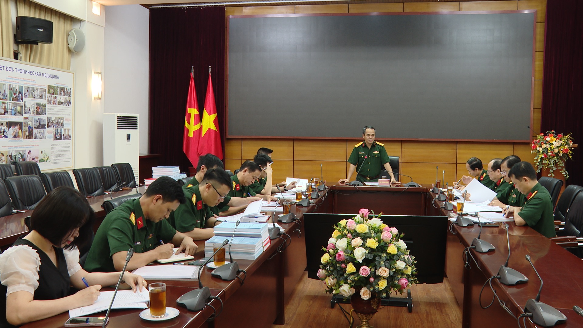 Xét duyệt nâng ngạch chức danh sĩ quan chuyên môn - kỹ thuật - nghiệp vụ năm 2023