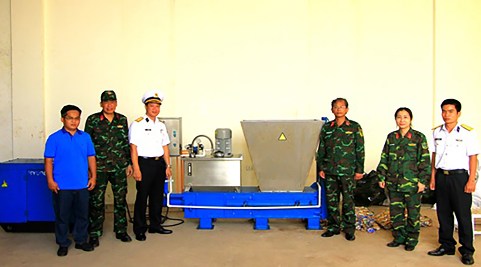 Chế tạo máy ép tạo khối chất thải rắn phù hợp điều kiện thực tế trên Quần đảo Trường Sa