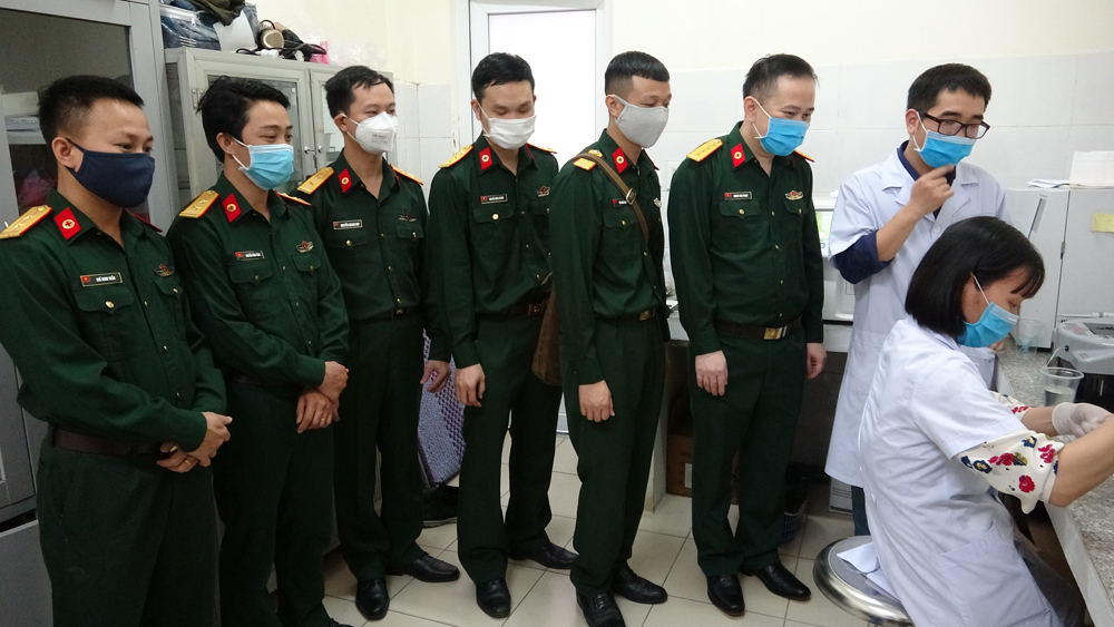 Đào tạo sử dụng máy xét nghiệm bán tự động cho cán bộ, nhân viên Bệnh viện TWQĐ 108