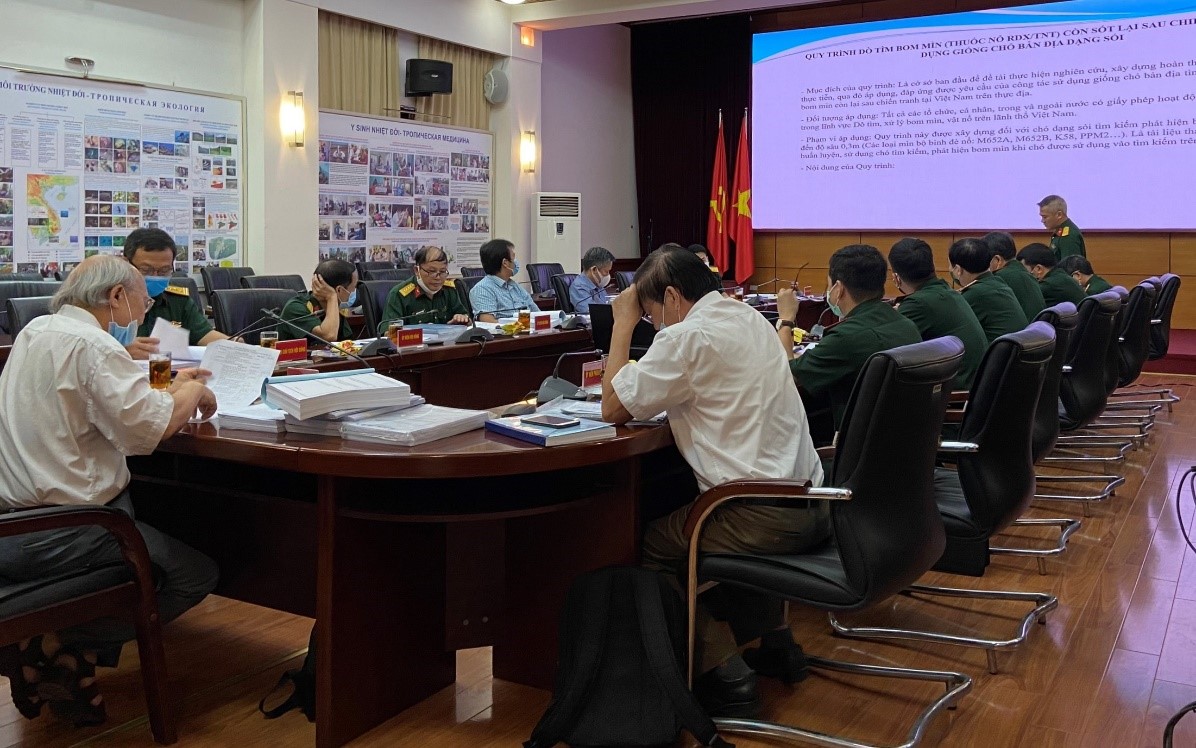 Nghiệm thu cấp Quốc gia Đề tài “Nghiên cứu, lựa chọn và huấn luyện giống chó bản địa dạng sói, phục vụ tìm kiếm, phát hiện bom mìn còn lại sau chiến tranh tại Việt Nam”