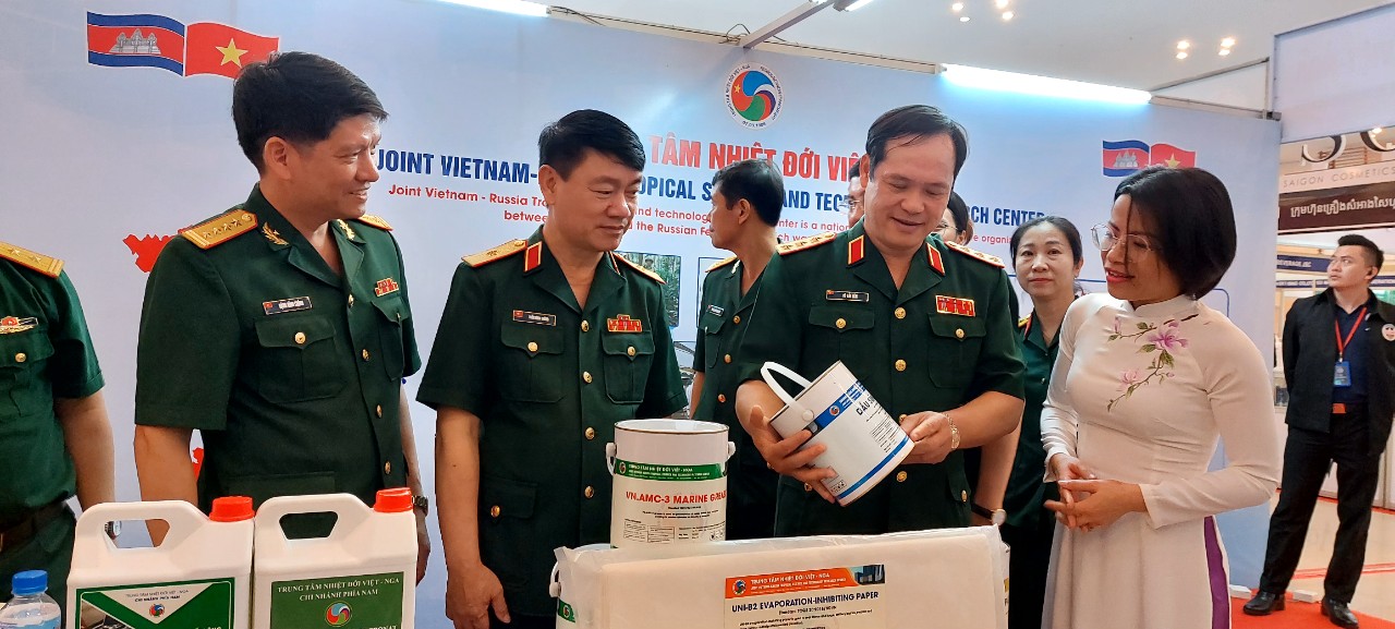Khai mạc Hội chợ triển lãm sản phẩm  kinh tế - quốc phòng Việt Nam - Campuchia 2023