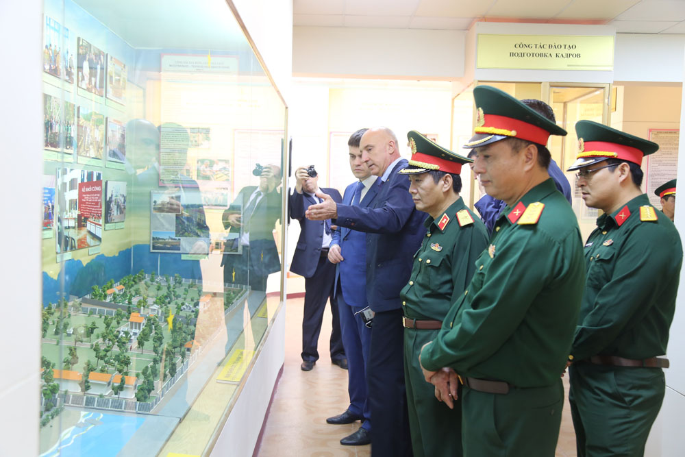 Trung tâm Nhiệt đới Việt – Nga tiếp Bộ trưởng Bộ Khoa học và Đại học Liên bang Nga