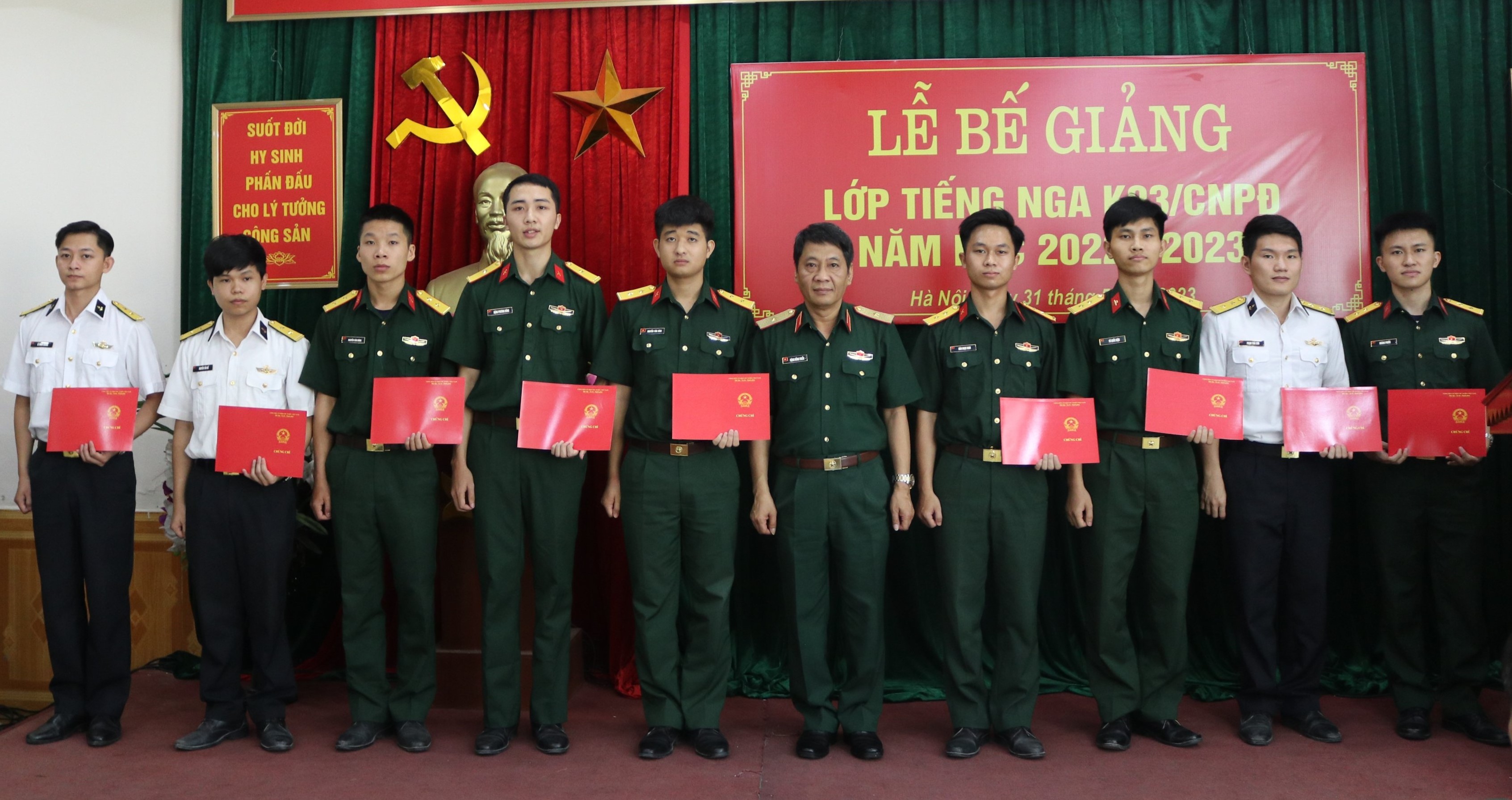 Bế giảng Lớp bồi dưỡng tiếng Nga K03-Cử nhân phân đội